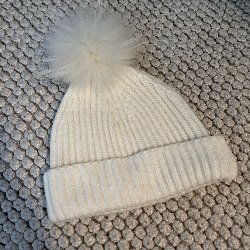 NWOT Marc Jacobs ribbed Pom Pom beanie